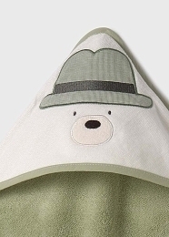 Полотенце-уголок зеленое с мишкой в шляпе от бренда Mayoral