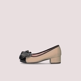 Туфли бежевые с черным цветком от бренда PRETTY BALLERINAS