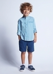 Рубашка голубая с воротничком-стойкой от бренда Mayoral