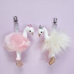 Розовый лебедь брелок от бренда Histoire d'Ours