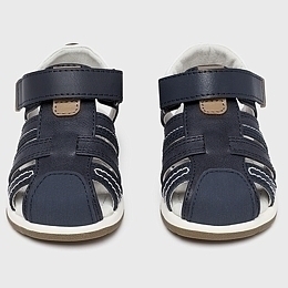Тёмно-синие сандалии на липучках от бренда Mayoral
