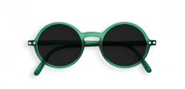 Солнцезащитные очки в оправе зеленого цвета от бренда IZIPIZI