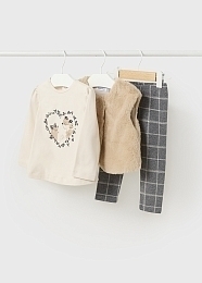 Лонгслив, брюки и меховая жилетка от бренда Mayoral