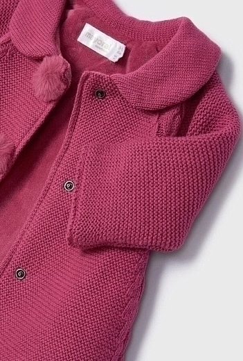 Пальто вязаное розового цвета и шапка от бренда Mayoral