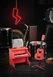 Пианино алого цвета от бренда Vilac