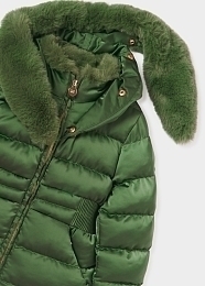 Куртка зеленого цвета с опушкой на капюшоне от бренда Abel and Lula