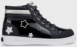 Ботинки лакированные со звездами от бренда Mayoral