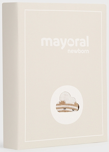 Шапка и варежки с медведем бежевого цвета от бренда Mayoral