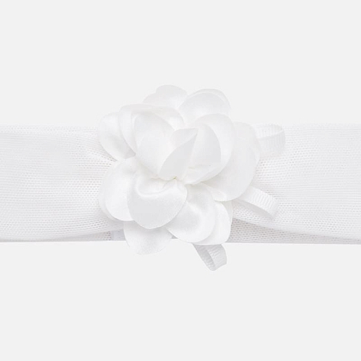 Повязка белого цвета с цветком от бренда Mayoral