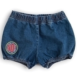 Короткие джинсовые шорты с нашивкой от бренда NuNuNu