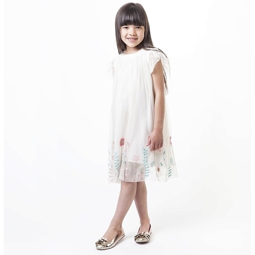 Платье молочного цвета от бренда Billieblush