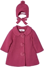 Пальто вязаное розового цвета и шапка от бренда Mayoral