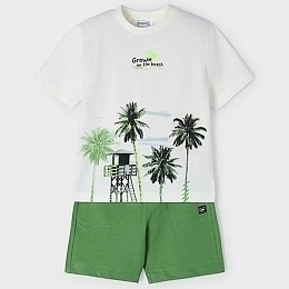 Футболка с принтом пальм и шорты зеленого цвета от бренда Mayoral
