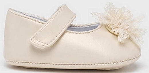 Пинетки - туфли молочного цвета от бренда Mayoral