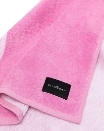 Полотенце розового цвета от бренда JOHN RICHMOND