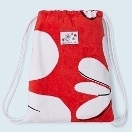Красное полотенце с белыми цветами от бренда Mayoral