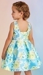 Платье голубого цвета с принтом цветов от бренда Abel and Lula