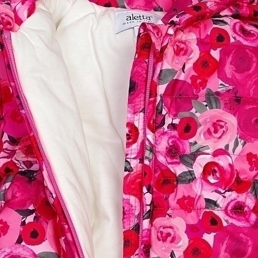 Зимний комбинезон с цветочным принтом от бренда Aletta