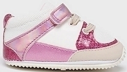 Пинетки - кеды розового цвета на липучке от бренда Mayoral