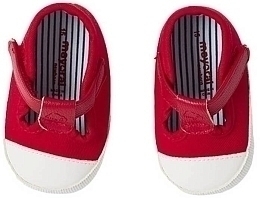 Пинетки - сандалии красного цвета от бренда Mayoral