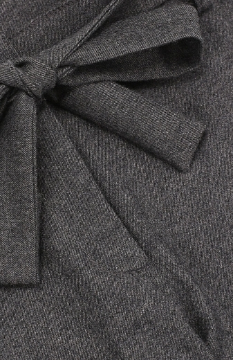 Брюки серого цвета с ремнем бантиком от бренда Aletta