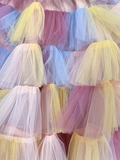 Платье фатиновое из цветных лоскутов от бренда Raspberry Plum