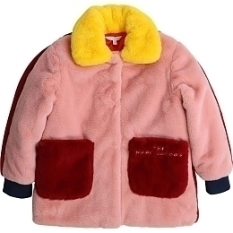 Пальто красно-розового цвета от бренда LITTLE MARC JACOBS