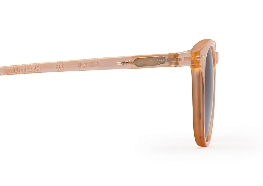 Солнцезащитные очки в пыльно-оранжевой оправе от бренда IZIPIZI
